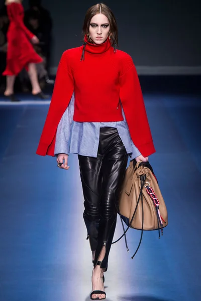 Look 24